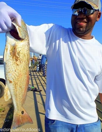 Jamaal Thomas of Houston took this nice 21inch slot red while fishing live shrimp