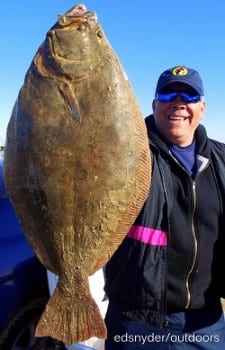 Deer Park TX angler Eddie Espinoza fished a berkely gulp to land this REALLY nice 22inch doormat flounder